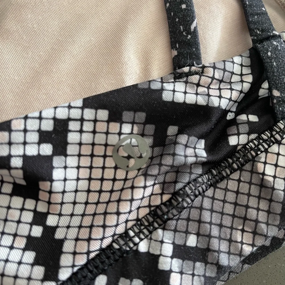 Lululemon Snake Print Energy Sports Bra - Picture 3 of 5